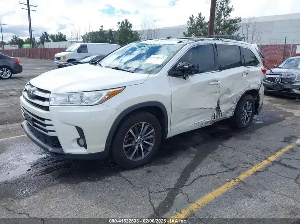 5TDKZRFH4HS517732 2017 TOYOTA HIGHLANDER - Image 2