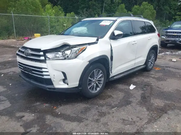5TDKZRFH4HS518783 2017 TOYOTA HIGHLANDER - Image 2
