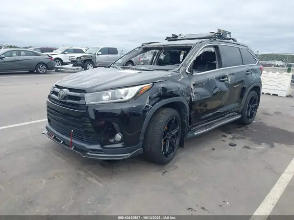 5TDKZRFH4HS520050 2017 TOYOTA HIGHLANDER - Image 2