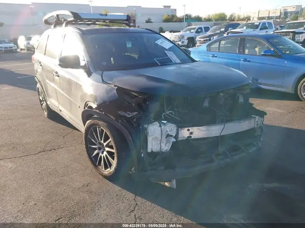 5TDKZRFH4HS520808 2017 TOYOTA HIGHLANDER - Image 1