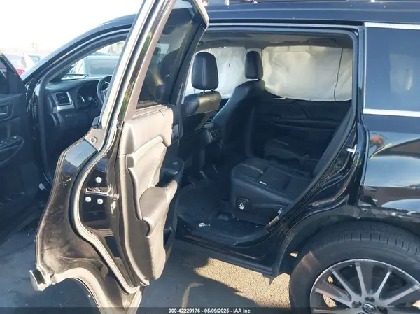 5TDKZRFH4HS520808 2017 TOYOTA HIGHLANDER - Image 8