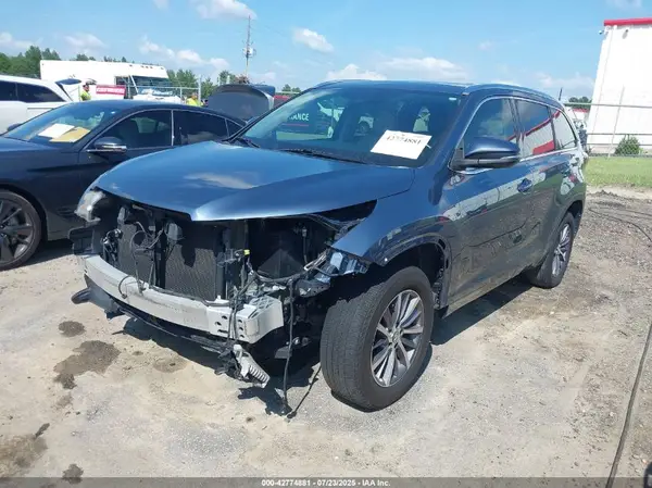 5TDKZRFH4HS522686 2017 TOYOTA HIGHLANDER - Image 2
