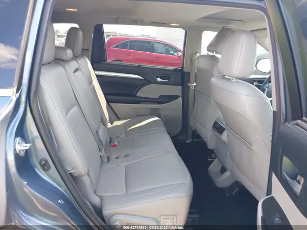 5TDKZRFH4HS522686 2017 TOYOTA HIGHLANDER - Image 8