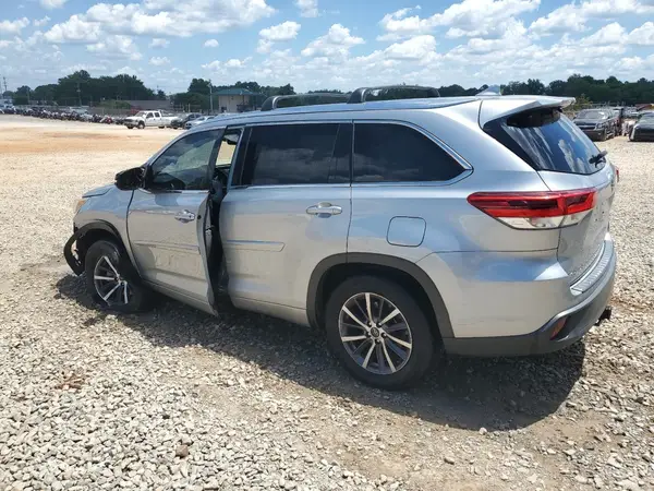 5TDKZRFH4HS523448 2017 TOYOTA HIGHLANDER - Image 2