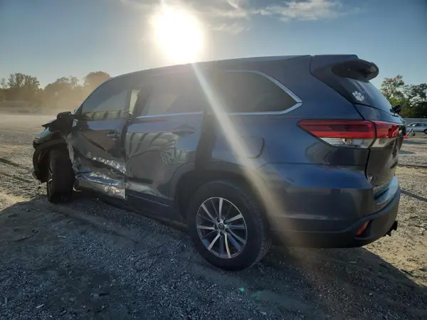 5TDKZRFH4HS523773 2017 TOYOTA HIGHLANDER - Image 2