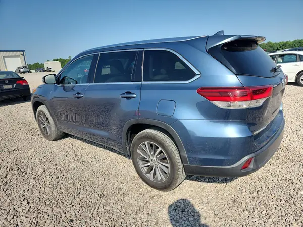 5TDKZRFH4HS524082 2017 TOYOTA HIGHLANDER - Image 2