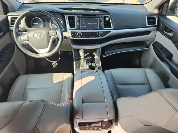 5TDKZRFH4HS524082 2017 TOYOTA HIGHLANDER - Image 8