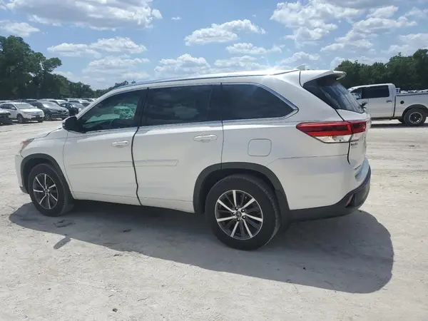 5TDKZRFH4HS524406 2017 TOYOTA HIGHLANDER - Image 2