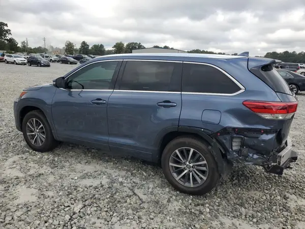 5TDKZRFH4JS239761 2018 TOYOTA HIGHLANDER - Image 2