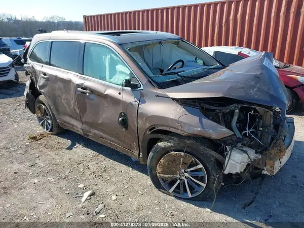 5TDKZRFH4JS240974 2018 TOYOTA HIGHLANDER - Image 1