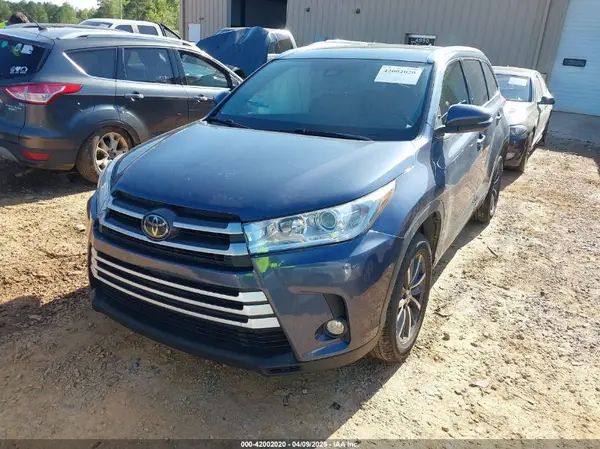 5TDKZRFH4JS244328 2018 TOYOTA HIGHLANDER - Image 2