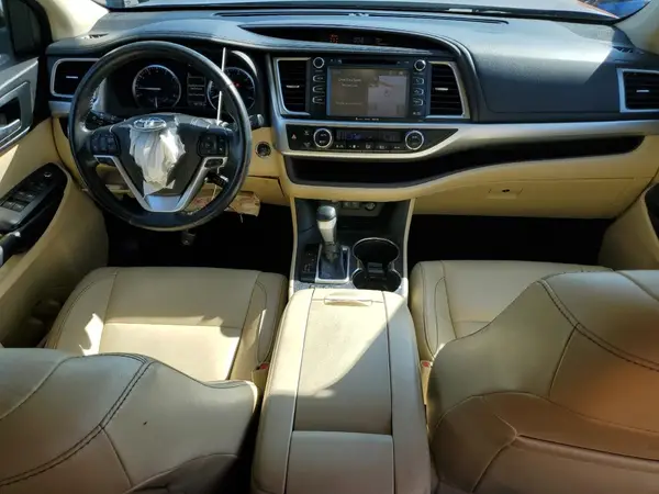 5TDKZRFH4JS247889 2018 TOYOTA HIGHLANDER - Image 8