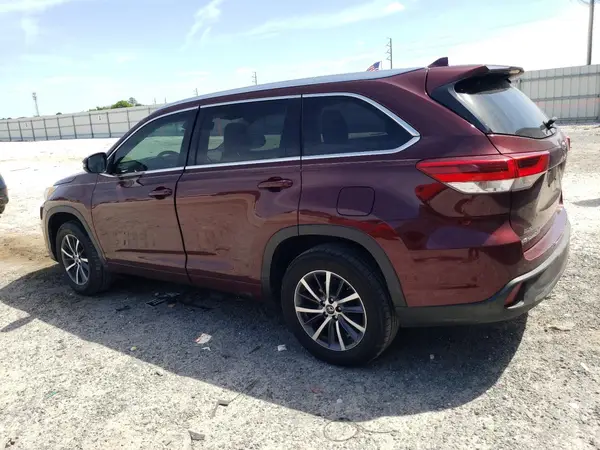 5TDKZRFH4JS261825 2018 TOYOTA HIGHLANDER - Image 2