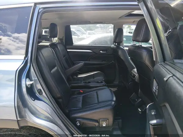 5TDKZRFH4JS272081 2018 TOYOTA HIGHLANDER - Image 8