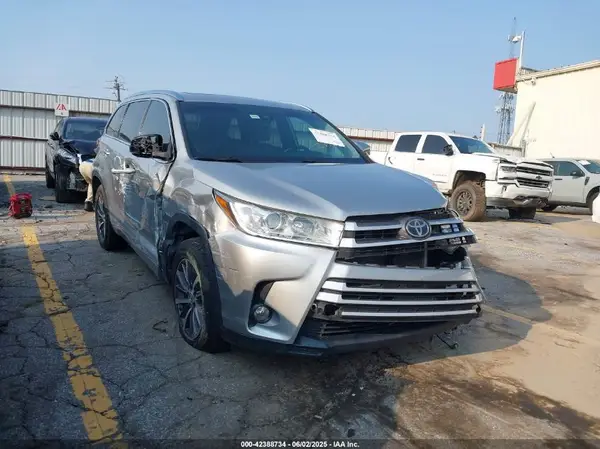 5TDKZRFH4JS277328 2018 TOYOTA HIGHLANDER - Image 1