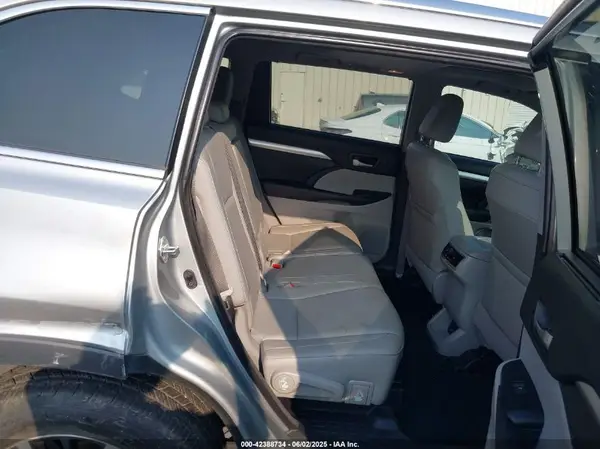 5TDKZRFH4JS277328 2018 TOYOTA HIGHLANDER - Image 8