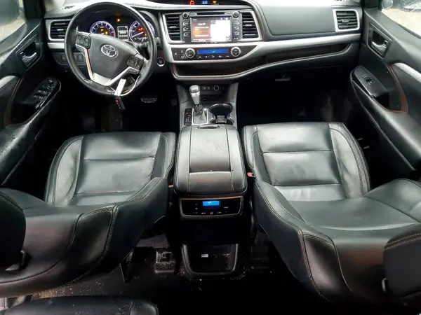5TDKZRFH4JS526596 2018 TOYOTA HIGHLANDER - Image 8