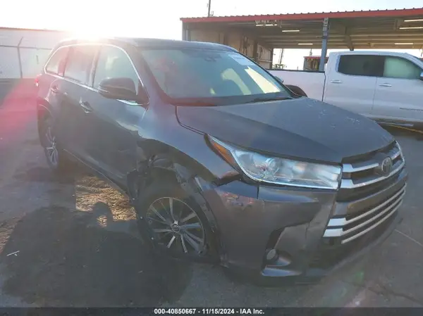 5TDKZRFH4JS529918 2018 TOYOTA HIGHLANDER - Image 1