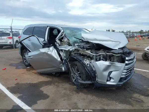 5TDKZRFH4JS535072 2018 TOYOTA HIGHLANDER - Image 1