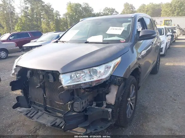 5TDKZRFH4JS535248 2018 TOYOTA HIGHLANDER - Image 2