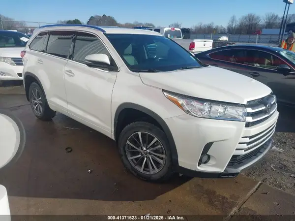 5TDKZRFH4JS540286 2018 TOYOTA HIGHLANDER - Image 1