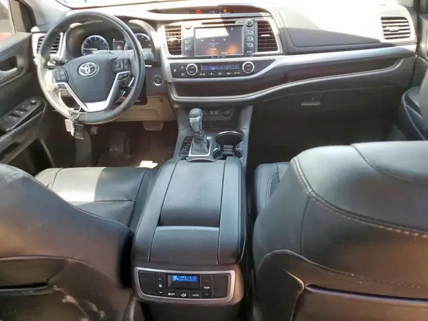5TDKZRFH4JS540983 2018 TOYOTA HIGHLANDER - Image 8