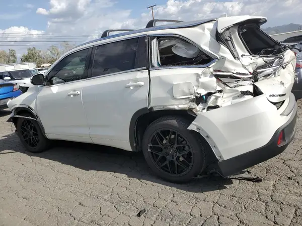 5TDKZRFH4JS543270 2018 TOYOTA HIGHLANDER - Image 2