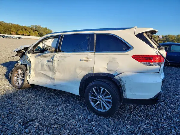 5TDKZRFH4JS543754 2018 TOYOTA HIGHLANDER - Image 2