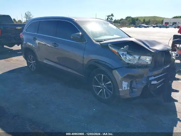 5TDKZRFH4JS544015 2018 TOYOTA HIGHLANDER - Image 1