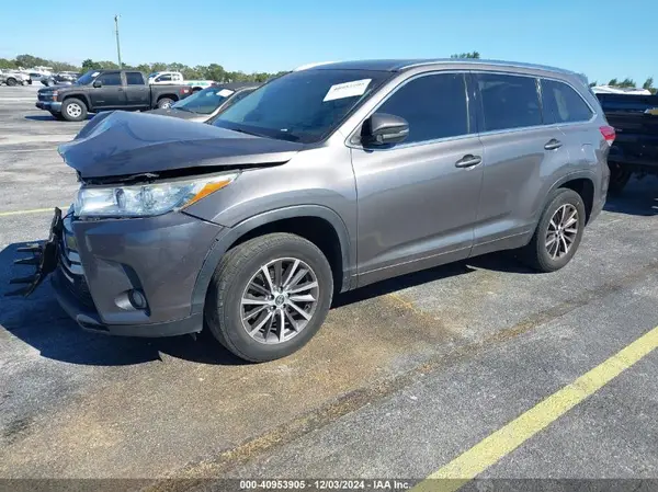 5TDKZRFH4JS544015 2018 TOYOTA HIGHLANDER - Image 2