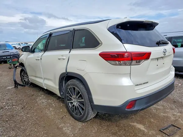 5TDKZRFH4JS544645 2018 TOYOTA HIGHLANDER - Image 2