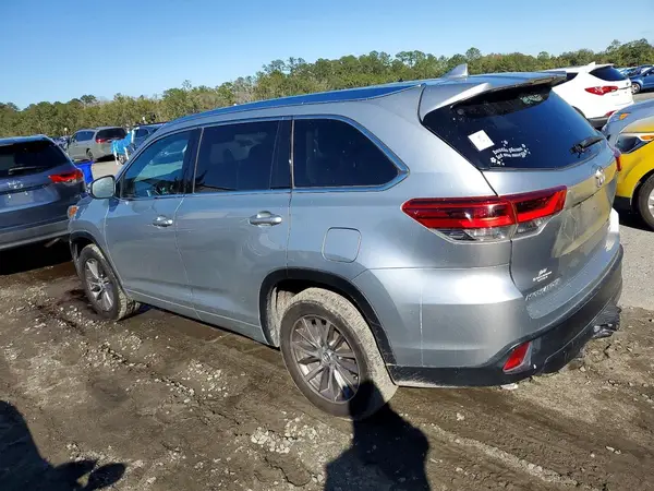 5TDKZRFH4JS546931 2018 TOYOTA HIGHLANDER - Image 2