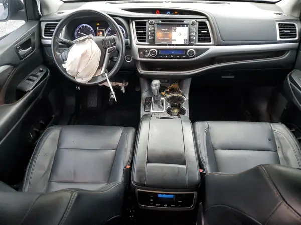 5TDKZRFH4JS548047 2018 TOYOTA HIGHLANDER - Image 8