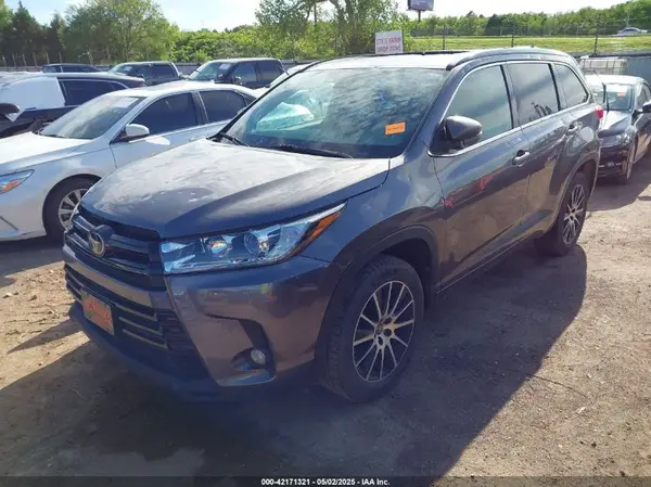 5TDKZRFH4JS548677 2018 TOYOTA HIGHLANDER - Image 2