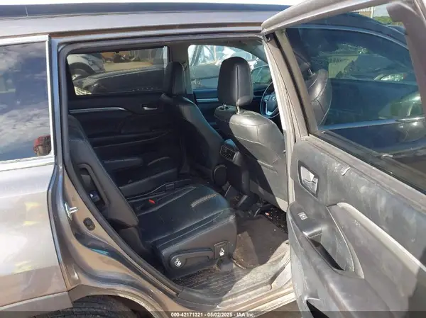 5TDKZRFH4JS548677 2018 TOYOTA HIGHLANDER - Image 8