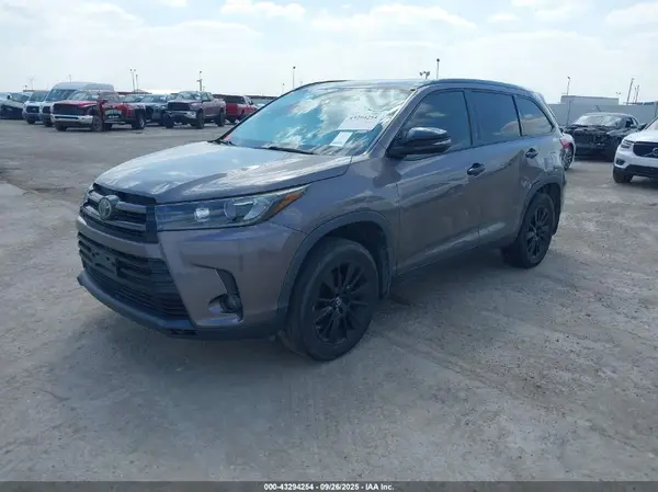 5TDKZRFH4KS315139 2019 TOYOTA HIGHLANDER - Image 2