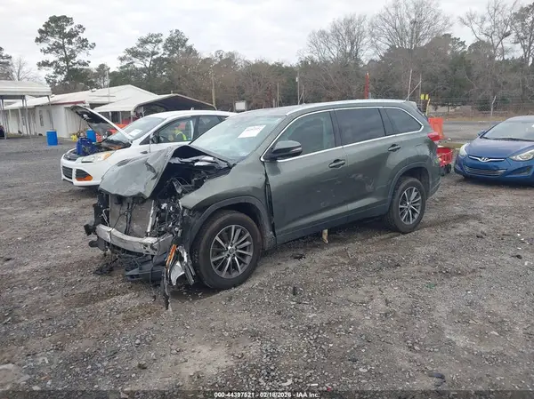 5TDKZRFH4KS317800 2019 TOYOTA HIGHLANDER - Image 2