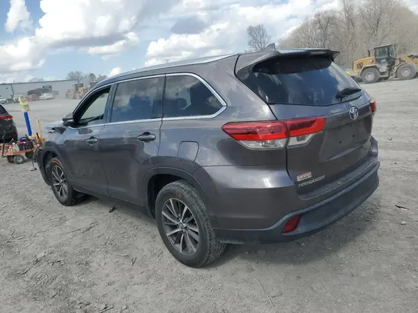 5TDKZRFH4KS318252 2019 TOYOTA HIGHLANDER - Image 2