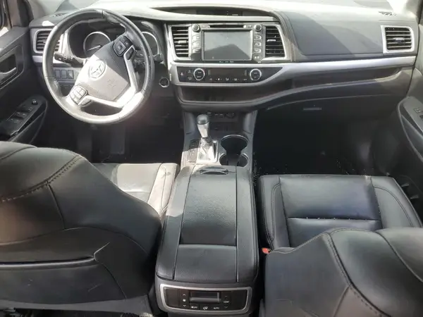 5TDKZRFH4KS318252 2019 TOYOTA HIGHLANDER - Image 8