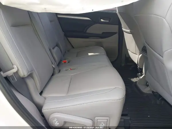 5TDKZRFH4KS318316 2019 TOYOTA HIGHLANDER - Image 8