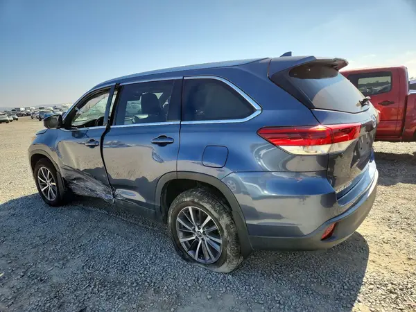 5TDKZRFH4KS323127 2019 TOYOTA HIGHLANDER - Image 2