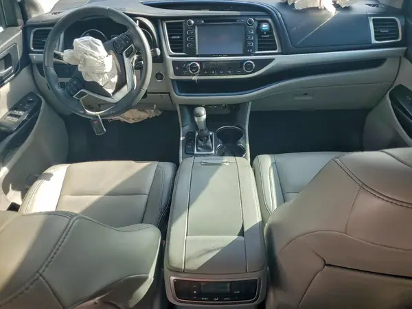 5TDKZRFH4KS330613 2019 TOYOTA HIGHLANDER - Image 8