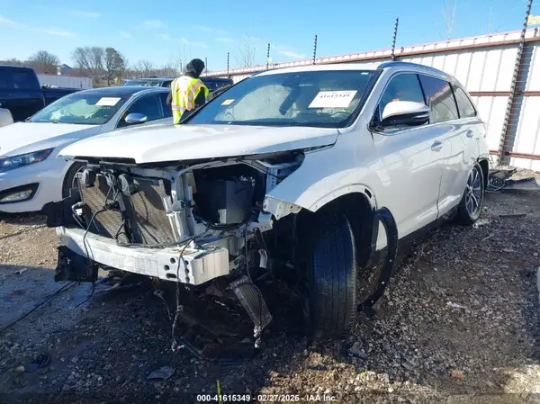 5TDKZRFH4KS334371 2019 TOYOTA HIGHLANDER - Image 2
