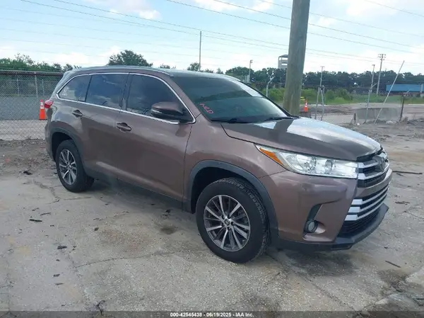 5TDKZRFH4KS336198 2019 TOYOTA HIGHLANDER - Image 1