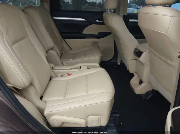 5TDKZRFH4KS336198 2019 TOYOTA HIGHLANDER - Image 8