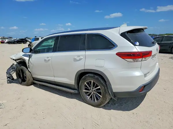 5TDKZRFH4KS339747 2019 TOYOTA HIGHLANDER - Image 2