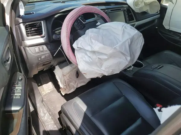5TDKZRFH4KS339747 2019 TOYOTA HIGHLANDER - Image 8