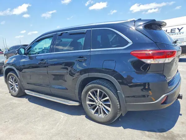 5TDKZRFH4KS349971 2019 TOYOTA HIGHLANDER - Image 2