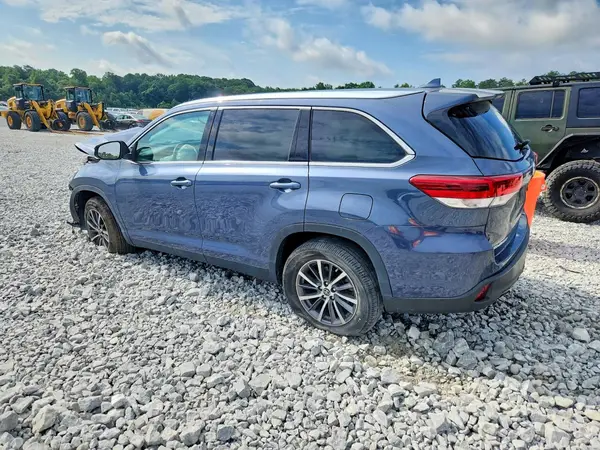 5TDKZRFH4KS350795 2019 TOYOTA HIGHLANDER - Image 2