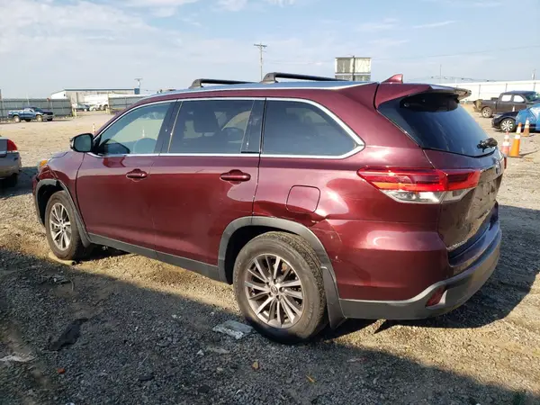 5TDKZRFH4KS351655 2019 TOYOTA HIGHLANDER - Image 2